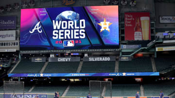 HOUSTON, TEXAS - OCTOBER 25: The Atlanta Braves take the field during the World Series Workout Day at Minute Maid Park on October 25, 2021 in Houston, Texas. (Photo by Elsa/Getty Images)