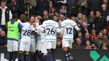 Mason Mount of Chelsea celebrates with teammates after scoring (Photo by James Williamson - AMA/Getty Images)