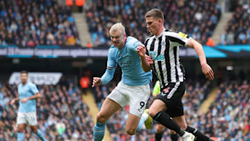 MANCHESTER, ENGLAND - MARCH 04: Erling Haaland of Manchester City battles for possession with Sven Botman of Newcastle United during the Premier League match between Manchester City and Newcastle United at Etihad Stadium on March 04, 2023 in Manchester, England. (Photo by James Gill - Danehouse/Getty Images)