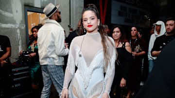 Rosalía tras el escenario de los Grammy Awards
