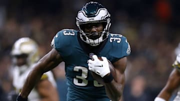 NEW ORLEANS, LOUISIANA - NOVEMBER 18: Josh Adams #33 of the Philadelphia Eagles runs with the ball for a touchdown during the first half against the New Orleans Saints at the Mercedes-Benz Superdome on November 18, 2018 in New Orleans, Louisiana. (Photo by Jonathan Bachman/Getty Images)