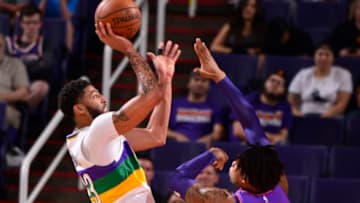 PHOENIX, AZ - MARCH 1: Anthony Davis #23 of the New Orleans Pelicans shoots the ball against the Phoenix Suns on March 1, 2019 at Talking Stick Resort Arena in Phoenix, Arizona. NOTE TO USER: User expressly acknowledges and agrees that, by downloading and or using this photograph, user is consenting to the terms and conditions of the Getty Images License Agreement. Mandatory Copyright Notice: Copyright 2019 NBAE (Photo by Barry Gossage/NBAE via Getty Images)