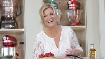 MIAMI BEACH, FL - FEBRUARY 24: Trisha Yearwood attends South Beach Wine and Food Festival 2013 Grand Tasting Village on February 24, 2013 in Miami Beach, Florida. (Photo by Alexander Tamargo/Getty Images)