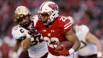 MADISON, WISCONSIN - NOVEMBER 24: Jonathan Taylor #23 of the Wisconsin Badgers runs with the ball while being chased by Blake Cashman #36 of the Minnesota Golden Gophers in the first quarter at Camp Randall Stadium on November 24, 2018 in Madison, Wisconsin. (Photo by Dylan Buell/Getty Images)