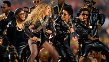 Beyoncé and Bruno Mars performing at Super Bowl halftime in 2016.