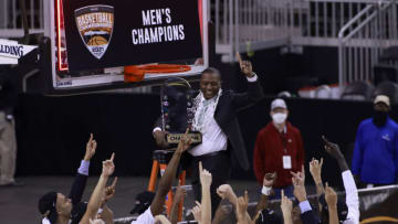 INDIANAPOLIS, INDIANA - MARCH 09: Head coach Dennis Gates of the Cleveland State Vikings celebrates with his team after winning the Horizon League tournament against the Oakland Golden Grizzlies at Indiana Farmers Coliseum on March 09, 2021 in Indianapolis, Indiana. (Photo by Justin Casterline/Getty Images)