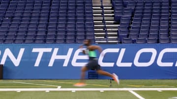 INDIANAPOLIS, IN - FEBRUARY 28: Linebacker Eric Striker of Oklahoma runs the 40-yard dash during the 2016 NFL Scouting Combine at Lucas Oil Stadium on February 28, 2016 in Indianapolis, Indiana. (Photo by Joe Robbins/Getty Images)
