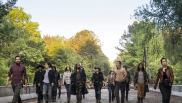 Ross Marquand as Aaron, Seth Gilliam as Father Gabriel Stokes, Danai Gurira as Michonne, Alanna Masterson as Tara Chambler, Khary Payton as Ezekiel, Pollyanna McIntosh as Jadis/Anne, Lauren Cohan as Maggie Rhee, Melissa McBride as Carol Peletier, Andrew Lincoln as Rick Grimes, Callan McAuliffe as Alden, Christian Serratos as Rosita Espinosa, Avi Nash as Siddiq- The Walking Dead _ Season 9, Episode 1 - Photo Credit: Jackson Lee Davis/AMC