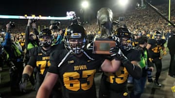 IOWA CITY, IA - NOVEMBER 14: Offensive lineman Austin Blythe