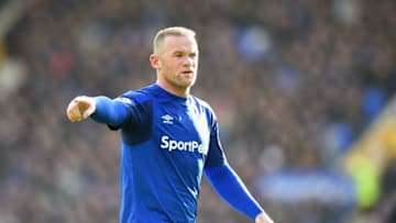 LIVERPOOL, ENGLAND - OCTOBER 22: Wayne Rooney of Everton gives his team instruction during the Premier League match between Everton and Arsenal at Goodison Park on October 22, 2017 in Liverpool, England. (Photo by Tony Marshall/Getty Images)