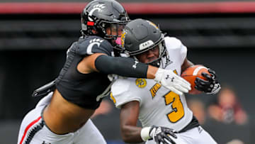 Cincinnati Bearcats linebacker Ivan Pace Jr. tackles Kennesaw State running back. USA Today.