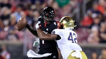LOUISVILLE, KENTUCKY - SEPTEMBER 02: Jawon Pass #4 of the Louisville Cardinals attempts to throw the ball against while defended by Julian Okwara #42 of the Notre Dame Fighting Irish on September 02, 2019 in Louisville, Kentucky. (Photo by Andy Lyons/Getty Images)
