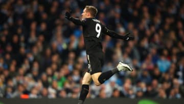 MANCHESTER, ENGLAND - FEBRUARY 10: Jamie Vardy of Leicester City celebrates scoring his side's first goal during the Premier League match between Manchester City and Leicester City at Etihad Stadium on February 10, 2018 in Manchester, England. (Photo by Clive Brunskill/Getty Images)