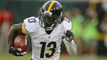 Aug 14, 2015; Jacksonville, FL, USA; Pittsburgh Steelers wide receiver/running back Dri Archer (13) runs with the ball in the first quarter of a preseason NFL football game against the Jacksonville Jaguars at EverBank Field. Mandatory Credit: Phil Sears-USA TODAY Sports