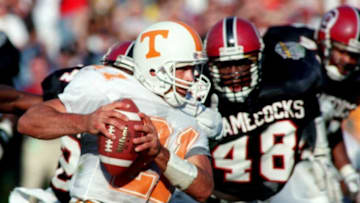 Tennessee sophomore quarterback Heath Shuler (21) takes off running from pressure by South Carolina Oct. 31, 1992. The 16th-ranked Vols were upset 24-23 by the Gamcocks in Columbia, S.C.Title Sec Classic Ut Vs South Carolina