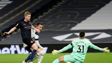 Tottenham Hotspur's Argentinian midfielder Giovani Lo Celso (C) puts the ball past Manchester City's Brazilian goalkeeper Ederson (R) to score on November 21, 2020. (Photo by KIRSTY WIGGLESWORTH/POOL/AFP via Getty Images)