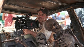 ARMY OF THE DEAD (L to R) ZACK SNYDER (DIRECTOR, PRODUCER, WRITER) in ARMY OF THE DEAD. Cr. CLAY ENOS/NETFLIX © 2021