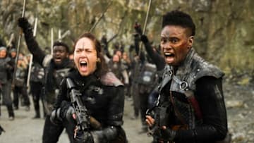 The 100 -- "Damocles - Part Two" -- Image Number: HUN513c_0032b.jpg -- Pictured: (far right) Adina Porter as Indra -- Photo: Diyah Pera/The CW -- ÃÂ© 2018 The CW Network, LLC. All Rights Reserved.