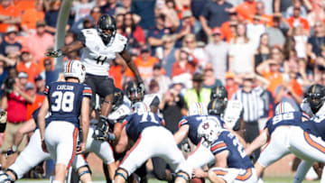 AUBURN, AL - NOVEMBER 5: Linebacker Zach Cunningham