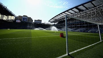 LONDON, ENGLAND - AUGUST 27: General view inside the stadium prior to the Premier League match between Chelsea and Everton at Stamford Bridge on August 27, 2017 in London, England. (Photo by Jordan Mansfield/Getty Images)