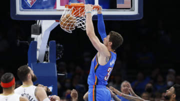Oklahoma City Thunder center Mike Muscala (33) dunks against the New Orleans Pelicans Credit: Alonzo Adams-USA TODAY Sports