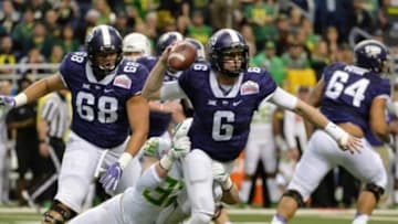 Jan 2, 2016; San Antonio, TX, USA; TCU Horned Frogs quarterback Bram Kohlhausen (6) is pressured by Oregon Ducks linebacker Eddie Heard (32) during the 2016 Alamo Bowl at Alamodome. Mandatory Credit: Kirby Lee-USA TODAY Sports