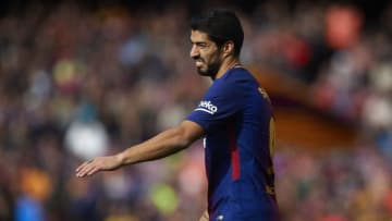 BARCELONA, SPAIN - DECEMBER 02: Luis Suarez of Barcelona reacts during the La Liga match between Barcelona and Celta de Vigo at Camp Nou on December 2, 2017 in Barcelona, Spain. (Photo by Manuel Queimadelos Alonso/Getty Images)