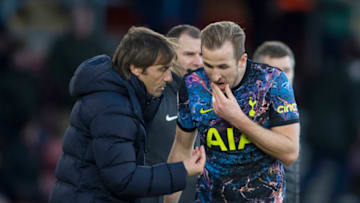 SOUTHAMPTON, ENGLAND - DECEMBER 28: Tottenham Hotspur Manager Antonio Conte talks to Harry Kane during the Premier League match between Southampton and Tottenham Hotspur at St Mary's Stadium on December 28, 2021 in Southampton, England. (Photo by Visionhaus/Getty Images)