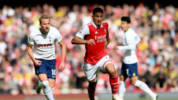 LONDON, ENGLAND - OCTOBER 01: William Saliba of Arsenal runs with the ball whilst under pressure from Harry Kane of Tottenham Hotspur during the Premier League match between Arsenal FC and Tottenham Hotspur at Emirates Stadium on October 01, 2022 in London, England. (Photo by Shaun Botterill/Getty Images)