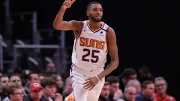 Phoenix Suns v Detroit Pistons