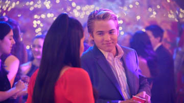 SAVED BY THE BELL -- "The Fabulous Birchwood Boys" Episode 104 -- Pictured: (l-r) Haskiri Velazquez as Daisy, Mitchell Hoog as Mac Morris -- (Photo by: Casey Durkin/Peacock)