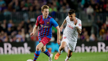 BARCELONA, SPAIN - MAY 1: Frenkie de Jong of FC Barcelona, Antonio Sanchez of Real Mallorca during the La Liga Santander match between FC Barcelona v Real Mallorca at the Camp Nou on May 1, 2022 in Barcelona Spain (Photo by David S. Bustamante/Soccrates/Getty Images)