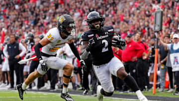 Cincinnati Bearcats running back Corey Kiner runs in a touchdown in the fourth quarter. The Enquirer.
