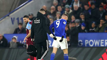 LEICESTER, ENGLAND - JANUARY 22: Jamie Vardy of Leicester City leaves the pitch following an injury during the Premier League match between Leicester City and West Ham United at The King Power Stadium on January 22, 2020 in Leicester, United Kingdom. (Photo by Catherine Ivill/Getty Images)