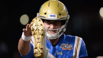 PHOENIX, AZ - DECEMBER 26: Quarterback Josh Rosen (Photo by Jennifer Stewart/Getty Images)