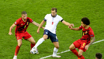 LEUVEN, LOUVAIN, BELGIUM - NOVEMBER 15: Harry Kane of England between Toby Alderweireld (Photo by John Berry/Getty Images)