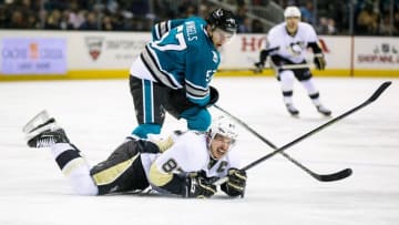 San Jose Sharks F Tommy Wingels (57) checks Pittsburgh Penguins star Sidney Crosby (87) John Hefti-USA TODAY Sports.
