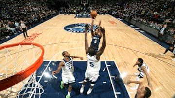 MINNEAPOLIS, MN - APRIL 9: MarShon Brooks #8 of the Memphis Grizzlies shoots the ball against the Minnesota Timberwolves on April 9, 2018 at Target Center in Minneapolis, Minnesota. NOTE TO USER: User expressly acknowledges and agrees that, by downloading and or using this Photograph, user is consenting to the terms and conditions of the Getty Images License Agreement. Mandatory Copyright Notice: Copyright 2018 NBAE (Photo by David Sherman/NBAE via Getty Images)