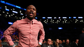 NEW YORK, NY - JANUARY 14: Floyd Mayweather shouts instructions to Gervonta Davis during his fight against Jose Pedraza during their IBF Junior Lightweight Championship at the Barclays Center on January 14, 2017 in New York City. (Photo by Al Bello/Getty Images)