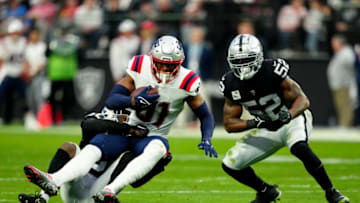 LAS VEGAS, NEVADA - DECEMBER 18: Jonnu Smith #81 of the New England Patriots runs with the ball against the Las Vegas Raiders during the first quarter at Allegiant Stadium on December 18, 2022 in Las Vegas, Nevada. (Photo by Jeff Bottari/Getty Images)