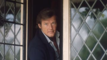 circa 1970: English film star Roger Moore, best known for his roles as James Bond and The Saint. (Photo by Keystone/Getty Images)