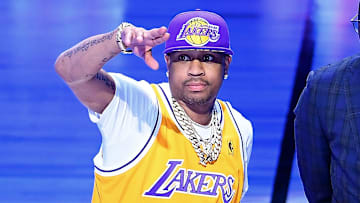 Allen Iverson es un ex jugador de básquet que jugó 14 temporadas en la NBA