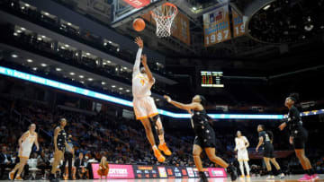 Tennessee guard Jordan Walker (4) shoots a layup over Mississippi State guard Anastasia Hayes (0) during a game at Thompson-Boling Arena between Tennessee and Mississippi State in Knoxville, Tenn. on Thursday, Feb. 24, 2022.Kns Lady Vols Mississippi State Basketball