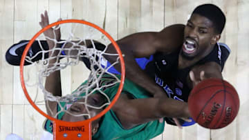NEW YORK, NY - MARCH 11: Amile Jefferson #21 of the Duke Blue Devils battles against Bonzie Colson #35 of the Notre Dame Fighting Irish during the championship game of the 2017 Men's ACC Basketball Tournament at the Barclays Center on March 11, 2017 in New York City. (Photo by Al Bello/Getty Images)