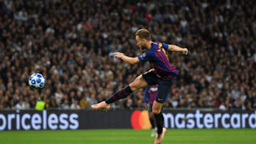 LONDON, ENGLAND - OCTOBER 03: Ivan Rakitic of Barcelona scores his team's second goal during the Group B match of the UEFA Champions League between Tottenham Hotspur and FC Barcelona at Wembley Stadium on October 03, 2018 in London, United Kingdom. (Photo by Shaun Botterill/Getty Images)