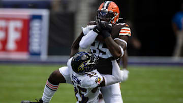 BALTIMORE, MD - SEPTEMBER 13: David Njoku #85 of the Cleveland Browns catches a pass against Tavon Young #25 of the Baltimore Ravens during the first half at M&T Bank Stadium on September 13, 2020 in Baltimore, Maryland. (Photo by Scott Taetsch/Getty Images)