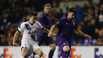Tottenham Hotspur's English midfielder Harry Winks (L) vies with Fiorentina's Serbian defender Nenad Tomovic during the UEFA Europa League round of 32, second leg football match between Tottenham Hotspur and Fiorentina at White Hart Lane in London, on February 25, 2016. / AFP / Ian Kington (Photo credit should read IAN KINGTON/AFP/Getty Images)