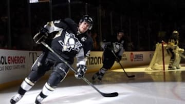 Mar 15, 2016; Pittsburgh, PA, USA; Pittsburgh Penguins center Sidney Crosby (87) takes the ice against the New York Islanders to start the first period at the CONSOL Energy Center. Mandatory Credit: Charles LeClaire-USA TODAY Sports