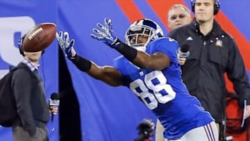 Oct 21, 2013; East Rutherford, NJ, USA; New York Giants wide receiver Hakeem Nicks (88) cannot reach a pass during the first half against the Minnesota Vikings at MetLife Stadium. Mandatory Credit: Jim O