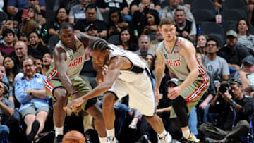 SAN ANTONIO, TX - NOVEMBER 14: Kawhi Leonard #2 of the San Antonio Spurs chases a loose ball during the game against the Miami Heat on November 14, 2016 at the AT&T Center in San Antonio, Texas. NOTE TO USER: User expressly acknowledges and agrees that, by downloading and or using this photograph, user is consenting to the terms and conditions of the Getty Images License Agreement. Mandatory Copyright Notice: Copyright 2016 NBAE (Photos by Mark Sobhani/NBAE via Getty Images)